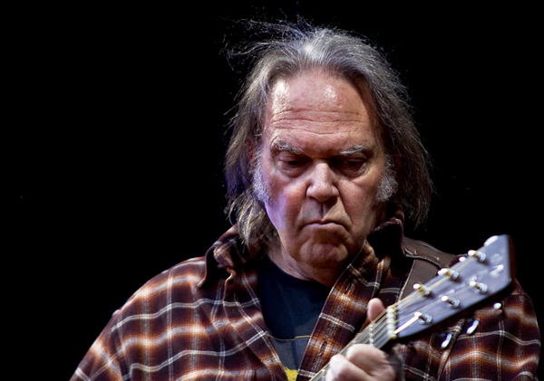 Waging Heavy Peace: Neil Young rambles