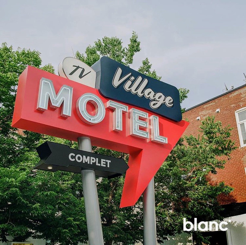 Village Motel Galerie Blanc