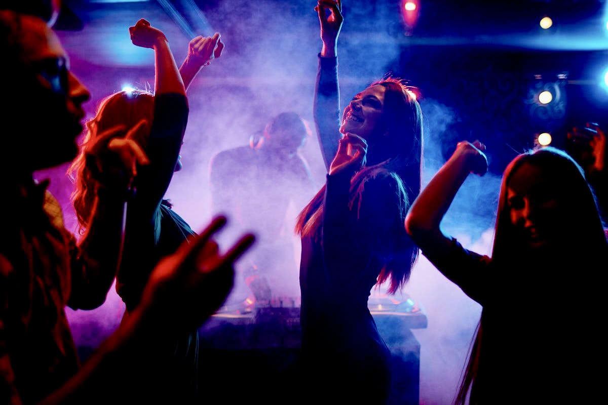 TODAY: Dancing, standing-room concerts, karaoke now allowed in Quebec