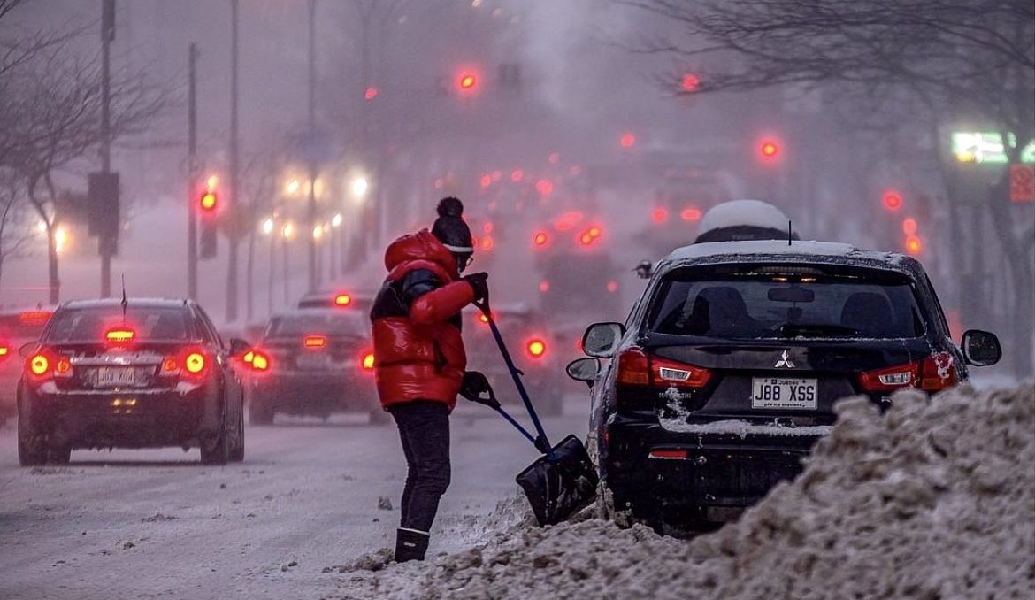 Snow cm Montreal rush hour traffic
