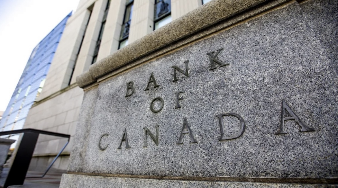 Canadians financially worse off record
