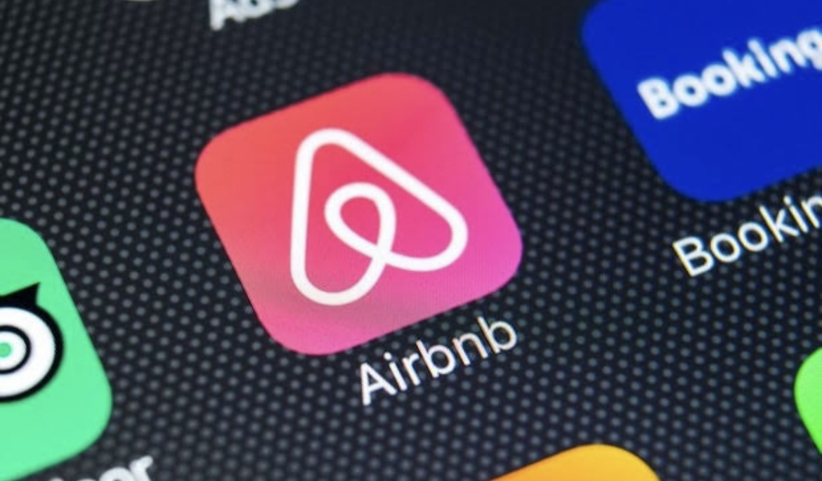 Airbnb fire lawsuit sue Old Montreal