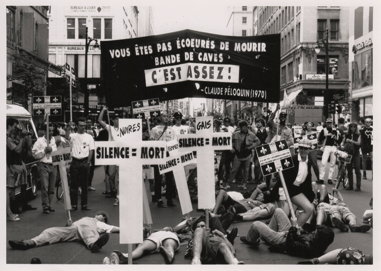 Manifestation organisée par ACT UP Montréal pour l’anniversaire du meurtre de Joe Rose. René LeBoeuf, 19 March 1990. Fonds Michael Hendricks / René LeBoeuf (AGQ-F0107). Archives gaies du Québec.