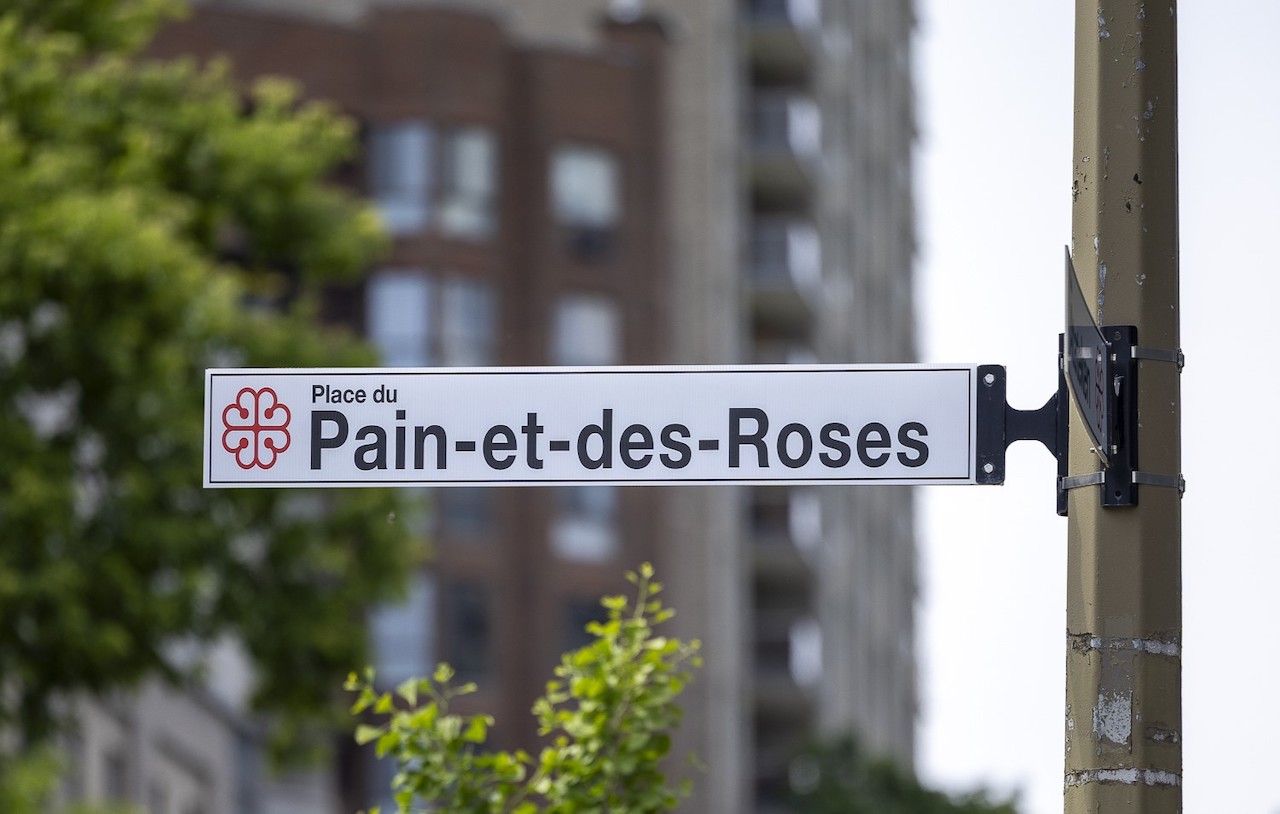 place du pain et des roses montreal quebec bread